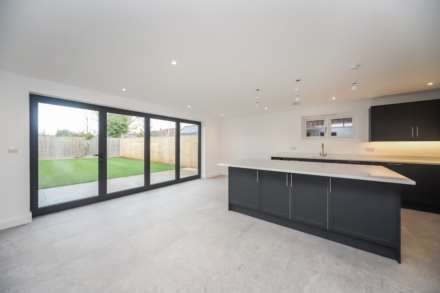 Slapton - EXCEPTIONAL NEW HOME, Image 3