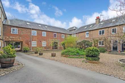 Royal Court, Tring, Image 9