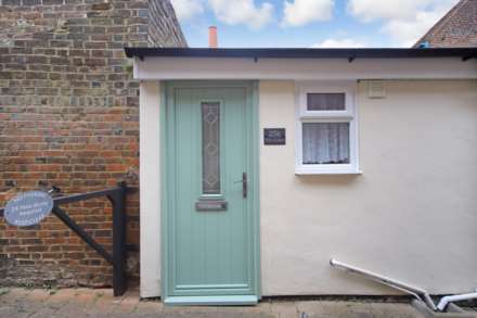 Studio, Tring