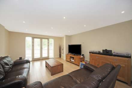 Brookside Court, Tring, Image 3