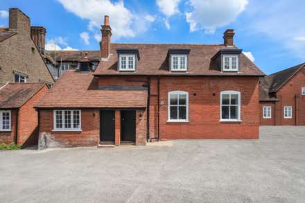 2 Bedroom Apartment, Crown Rose Court, Tring