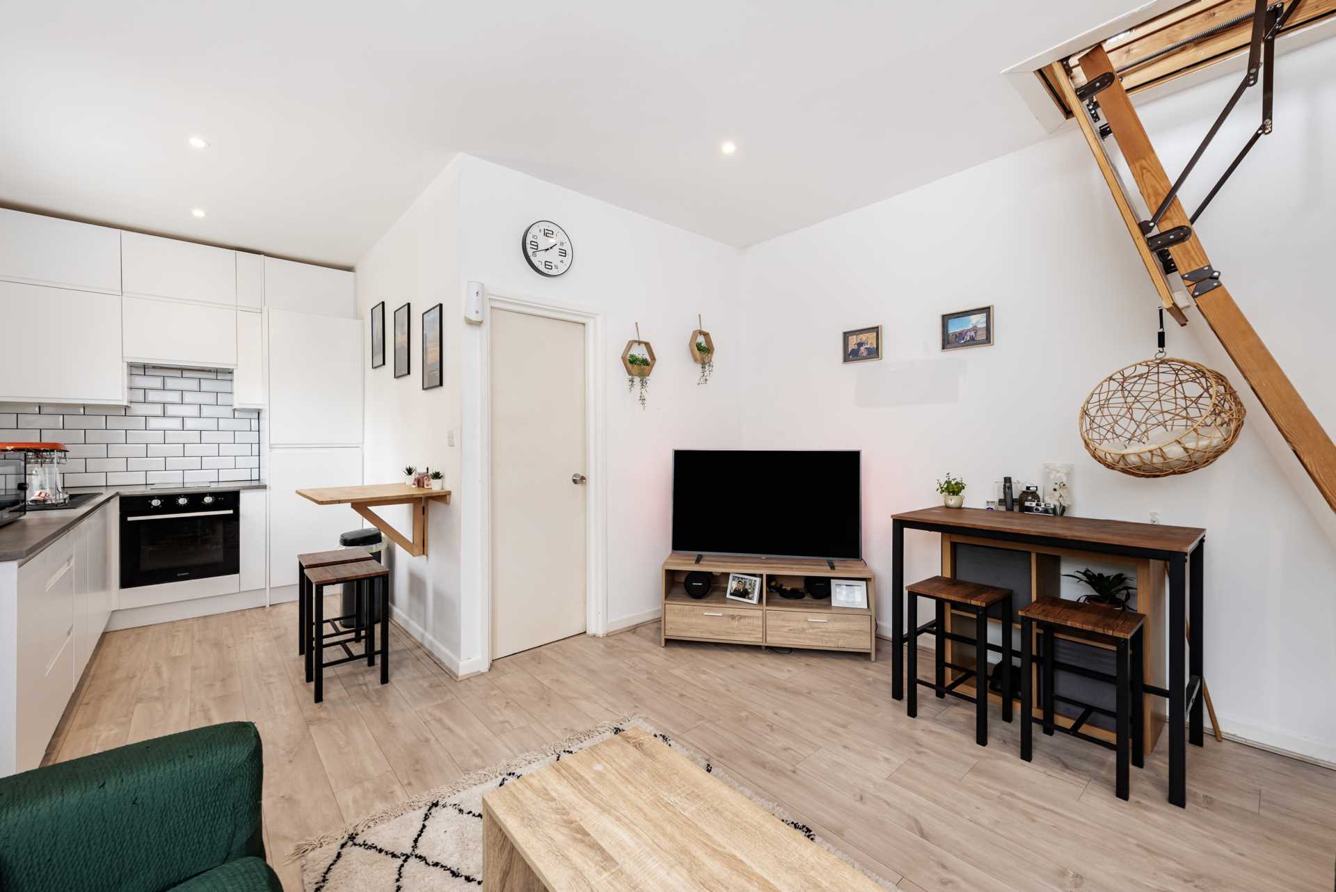 Royal Court, Tring Station, Image 2