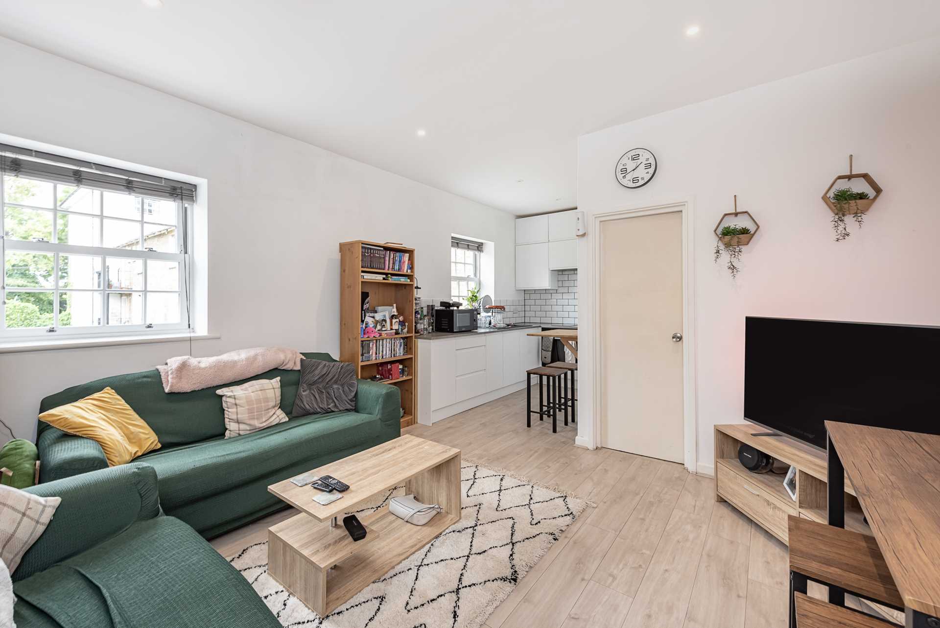 Royal Court, Tring Station, Image 3