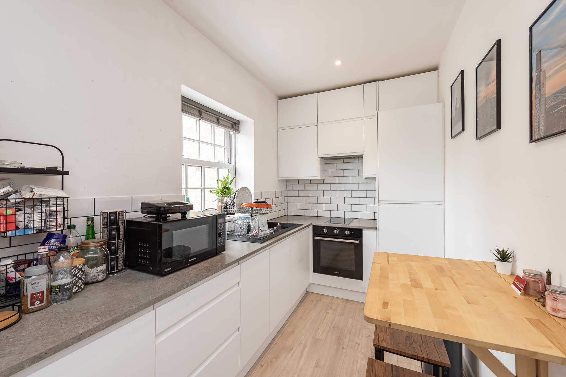 Royal Court, Tring Station, Image 4