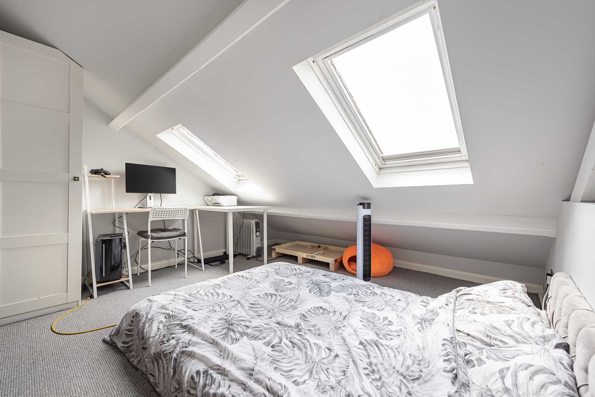 Royal Court, Tring Station, Image 6