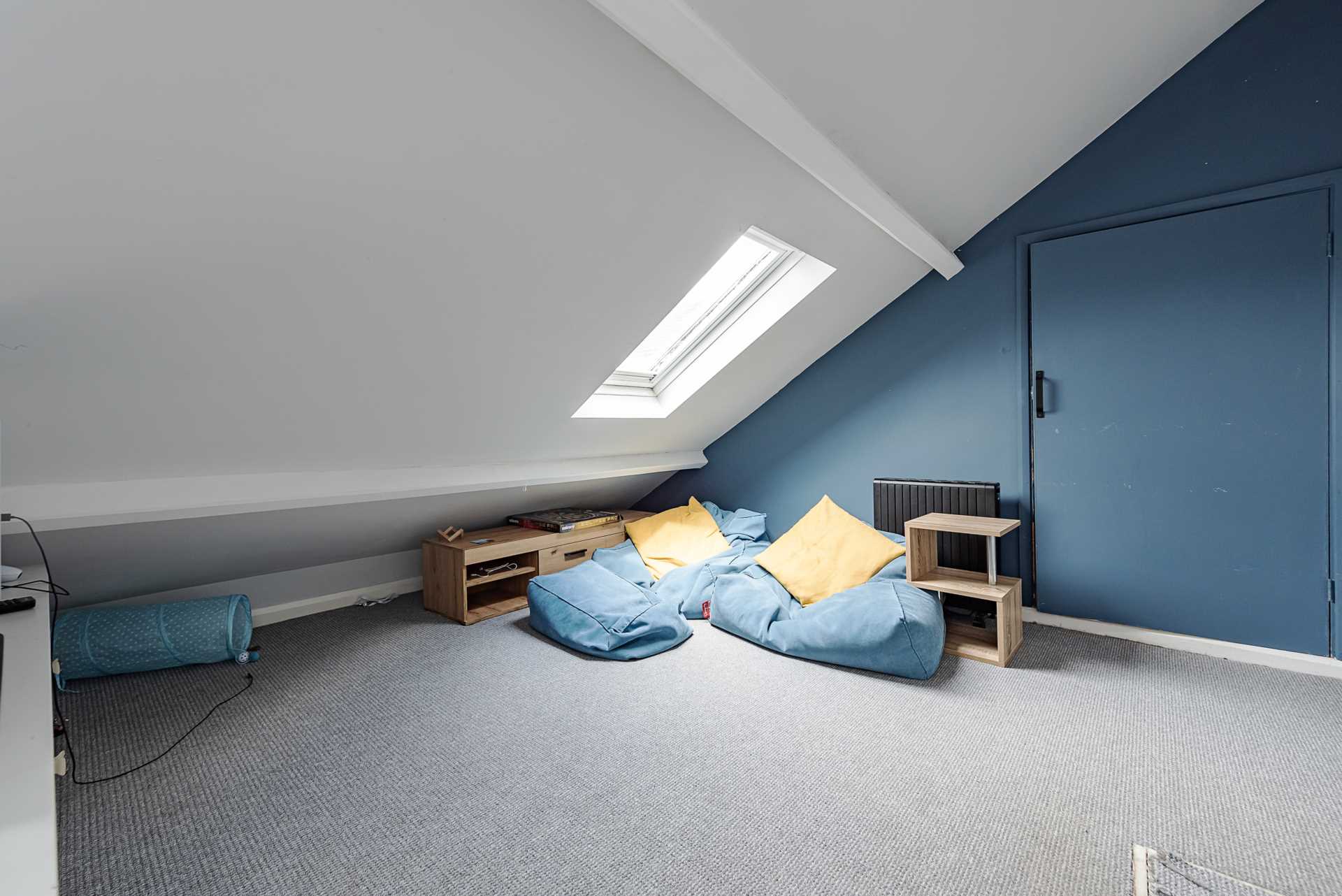 Royal Court, Tring Station, Image 8