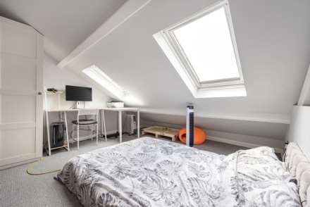 Royal Court, Tring Station, Image 6