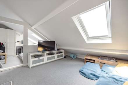 Royal Court, Tring Station, Image 7