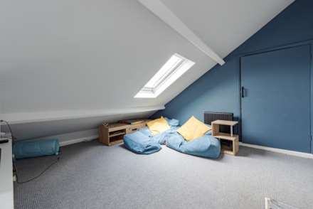 Royal Court, Tring Station, Image 8