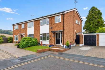 Aston Clinton, Image 1