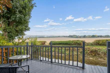 Aston Clinton, Image 2