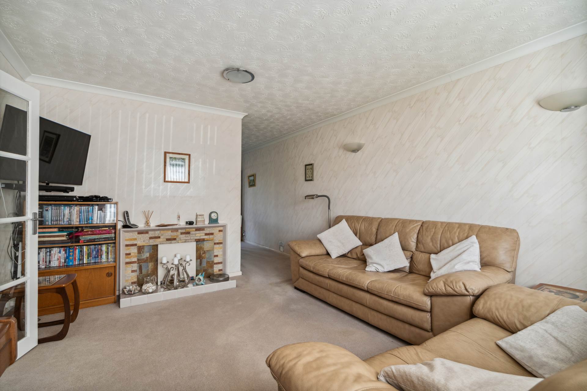 Coombe Drive, Dunstable, Image 5