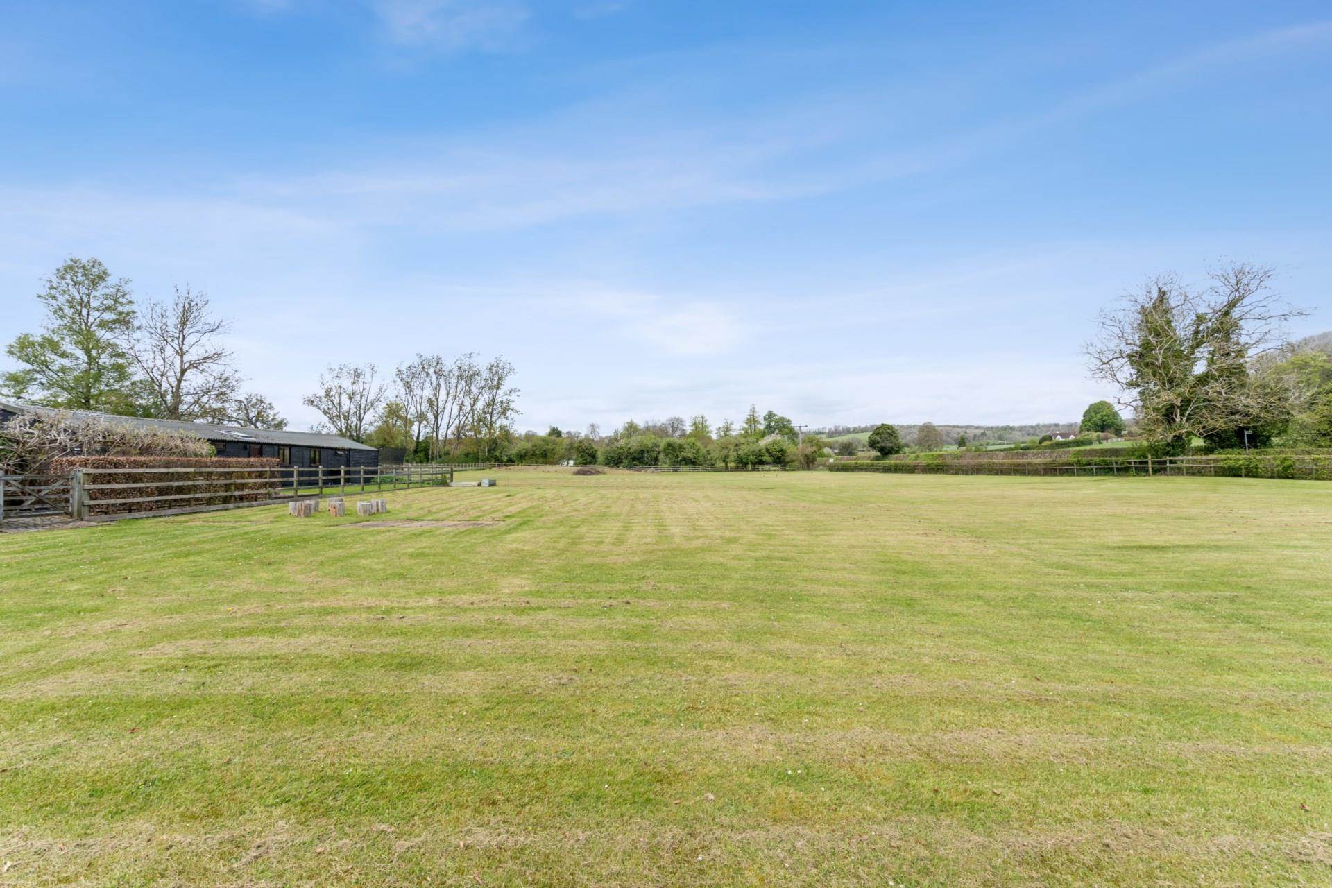 Aldbury - perfectly placed building plot, Image 14