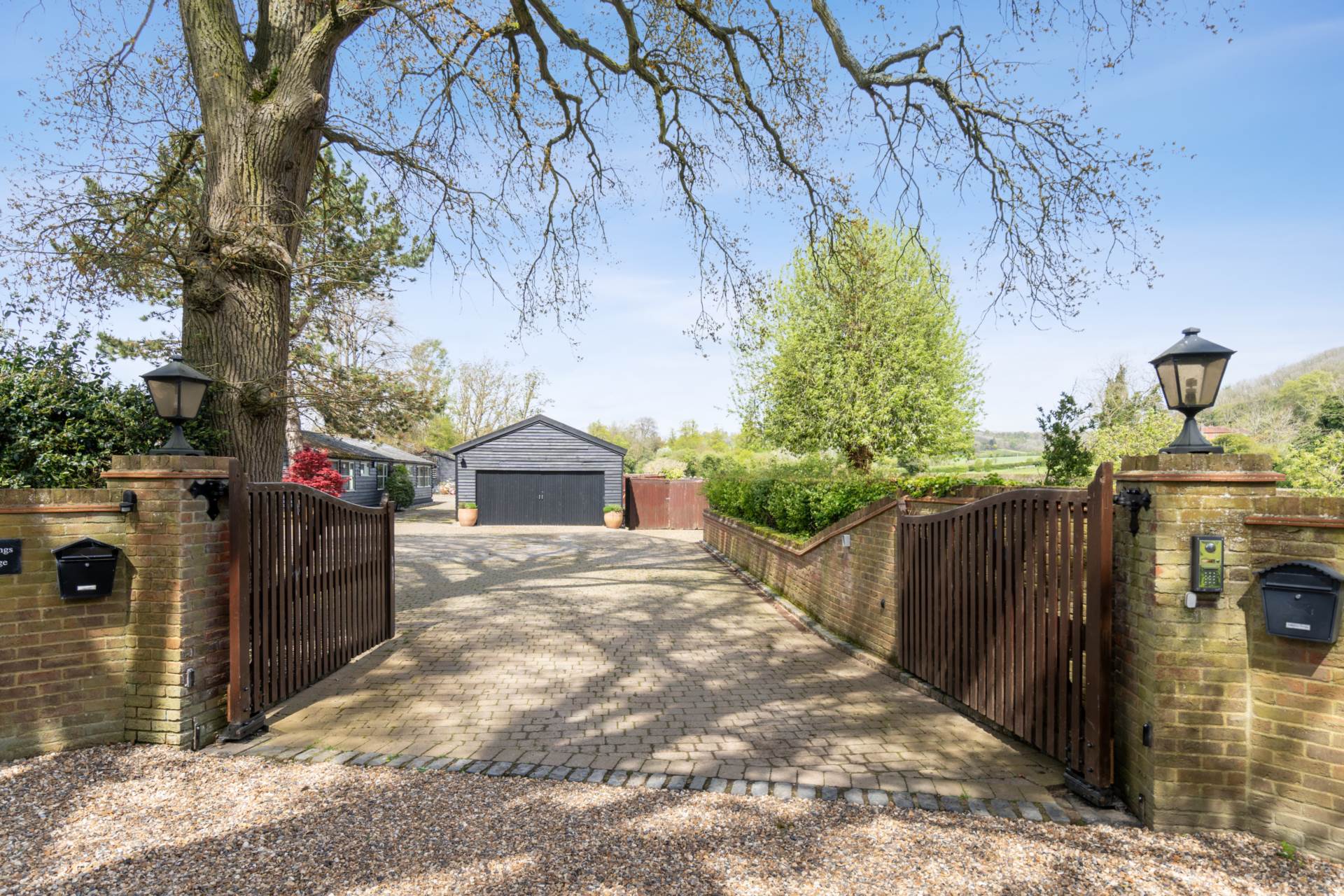 Aldbury - perfectly placed building plot, Image 17