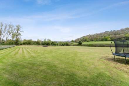 Aldbury - perfectly placed building plot, Image 15