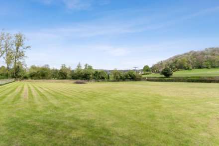 Aldbury - perfectly placed building plot, Image 16