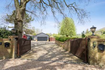 Aldbury - perfectly placed building plot, Image 17