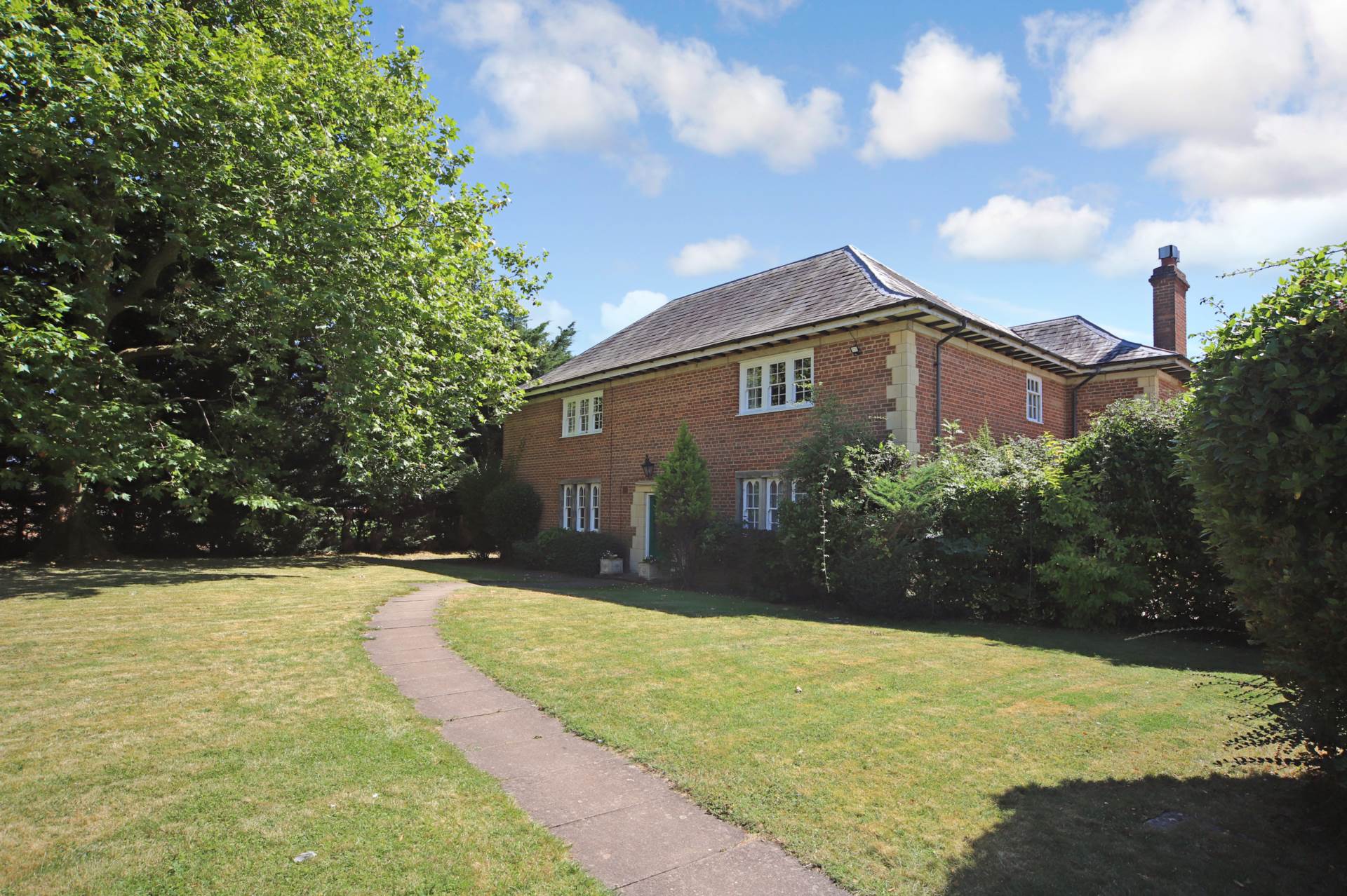 Burnhams Field, Weston Turville, Image 1