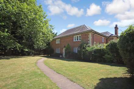 Burnhams Field, Weston Turville, Image 1