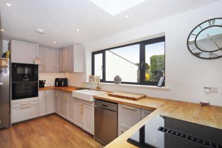 Harcourt Road, Tring, Image 10