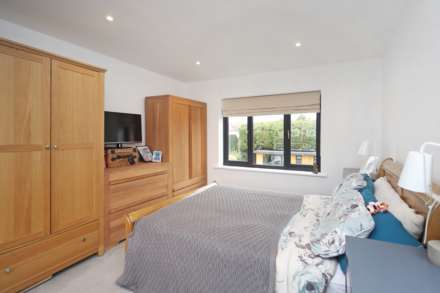 Harcourt Road, Tring, Image 18