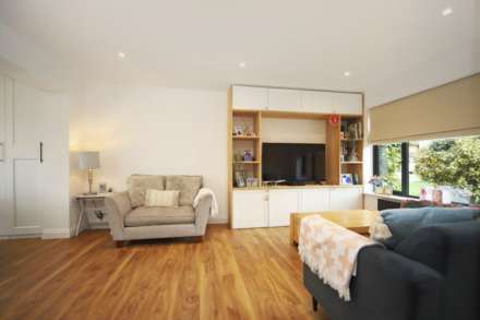 Harcourt Road, Tring, Image 8