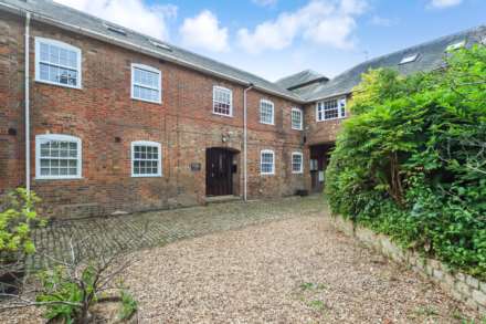1 Bedroom Apartment, Royal Court, Tring Station