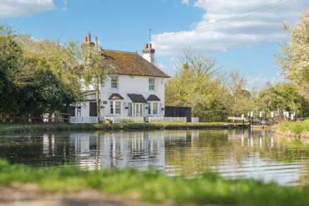 Bulbourne -  Canal Side, Image 1