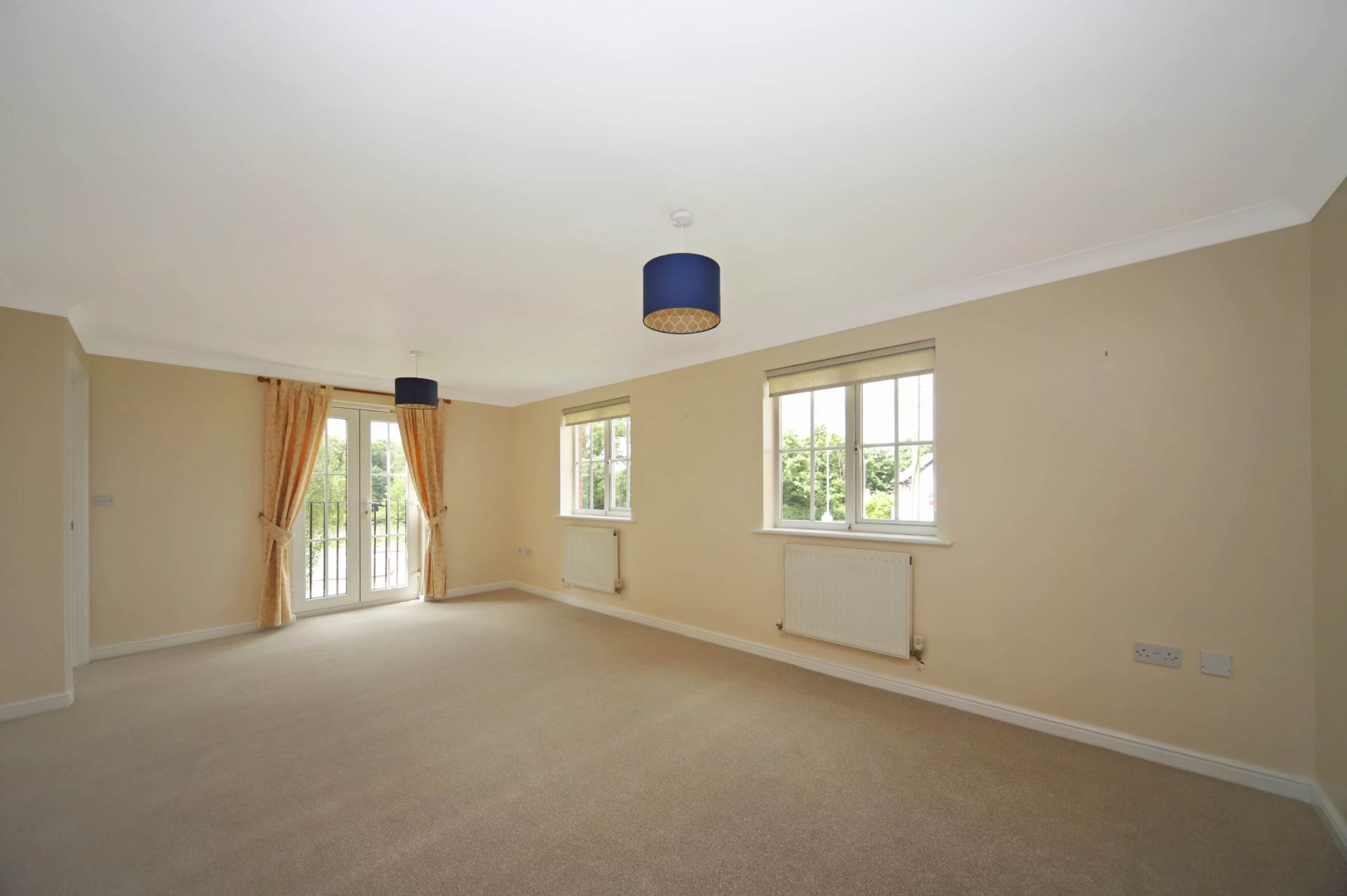 Aston Clinton, Image 2