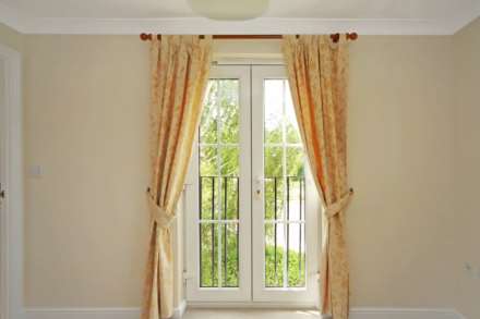 Aston Clinton, Image 3