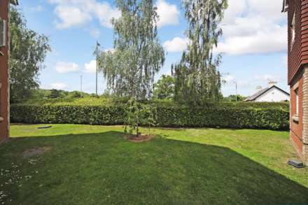 Aston Clinton, Image 9