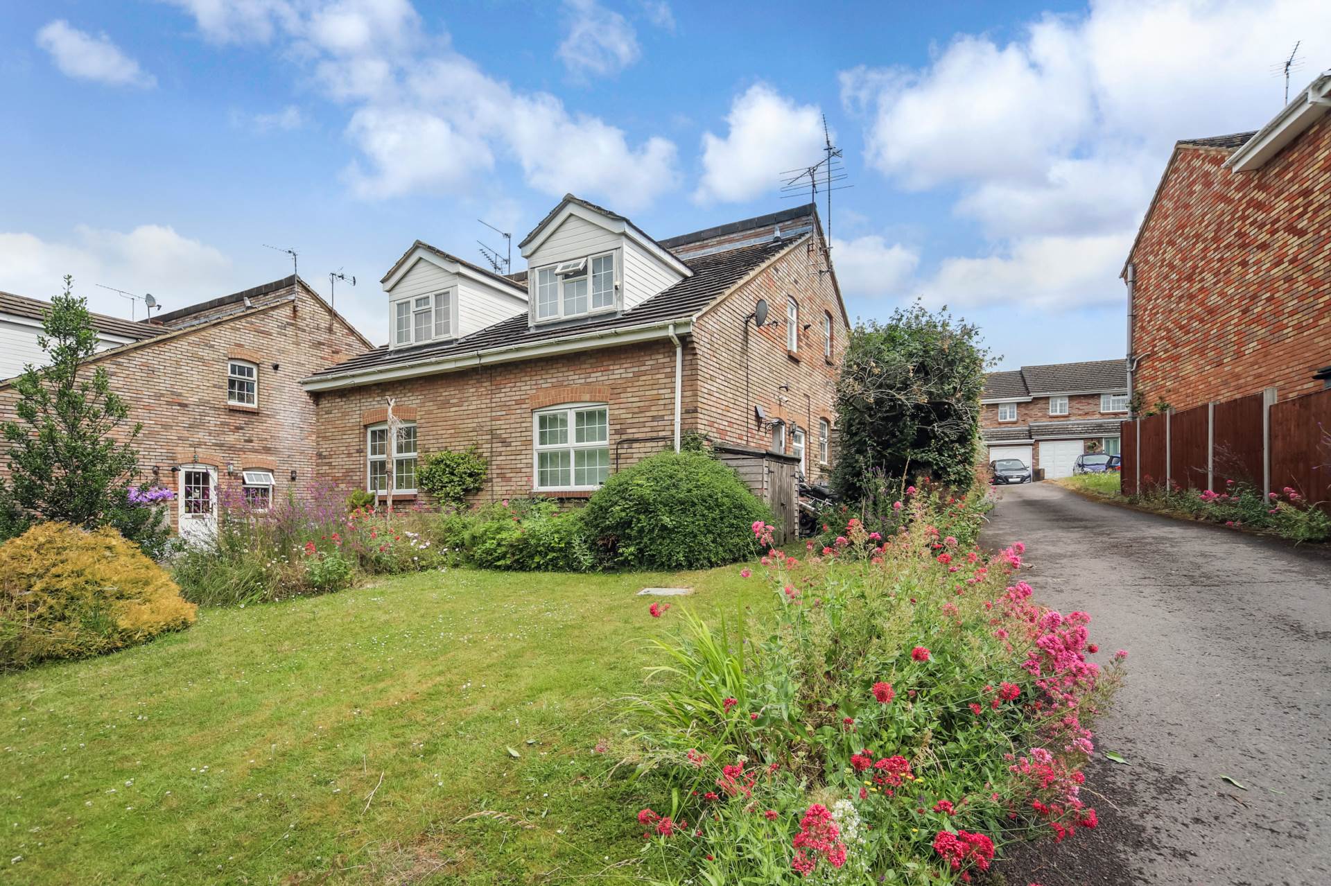 Hunters Close, Tring, Image 1