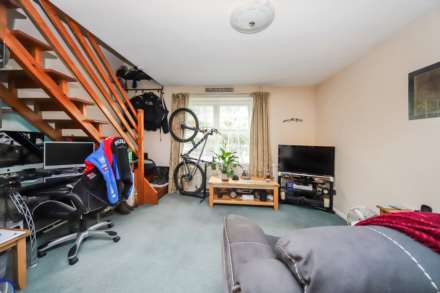 Hunters Close, Tring, Image 3