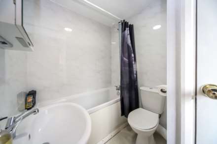 Hunters Close, Tring, Image 9