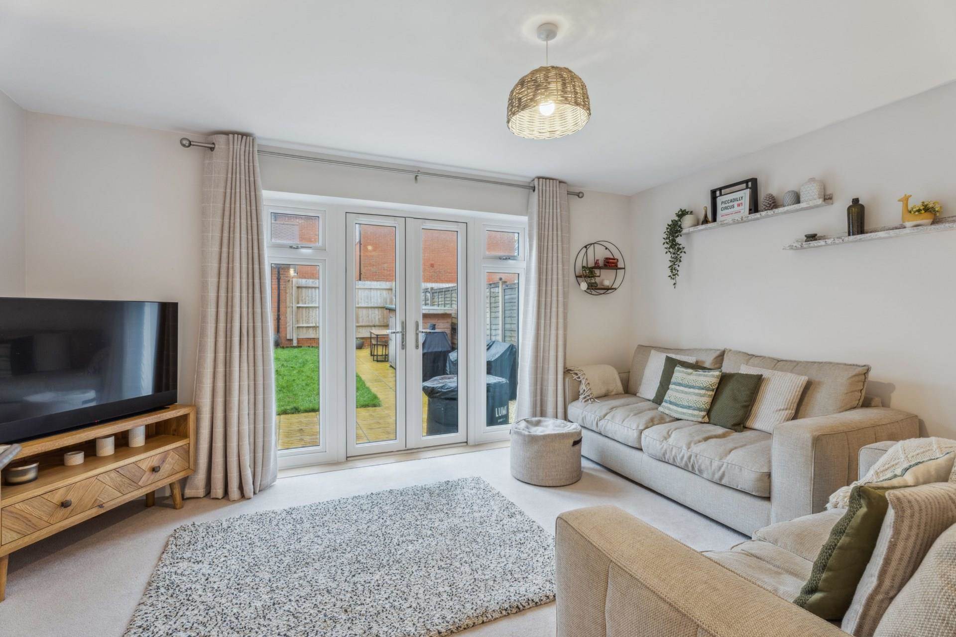 Blainways Avenue, Tring, Image 3
