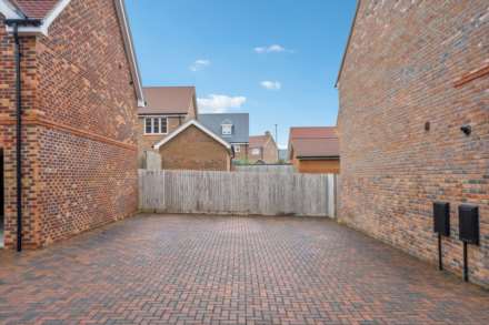 Blainways Avenue, Tring, Image 20