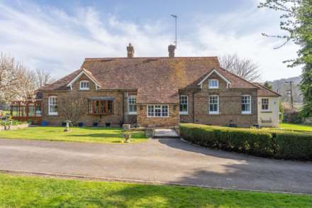 New Ground Road, Aldbury, Image 1