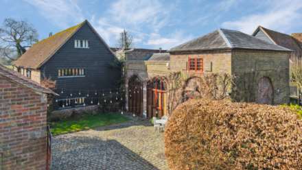 3 Bedroom Detached, Stocks Road, Aldbury