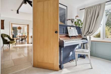 Chestnut End, Halton, Image 10