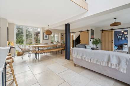 Chestnut End, Halton, Image 13
