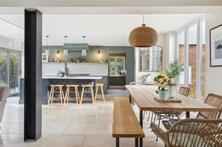 Chestnut End, Halton, Image 14