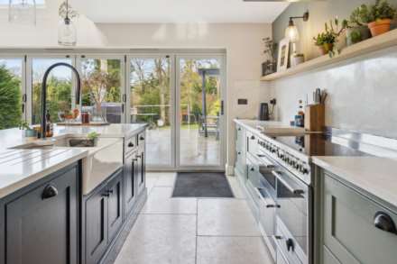 Chestnut End, Halton, Image 15