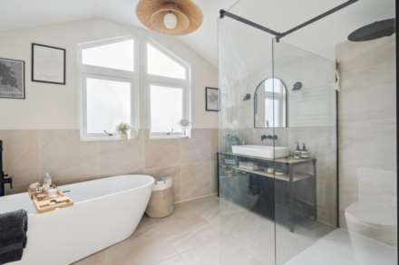 Chestnut End, Halton, Image 22