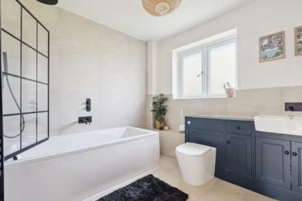Chestnut End, Halton, Image 26