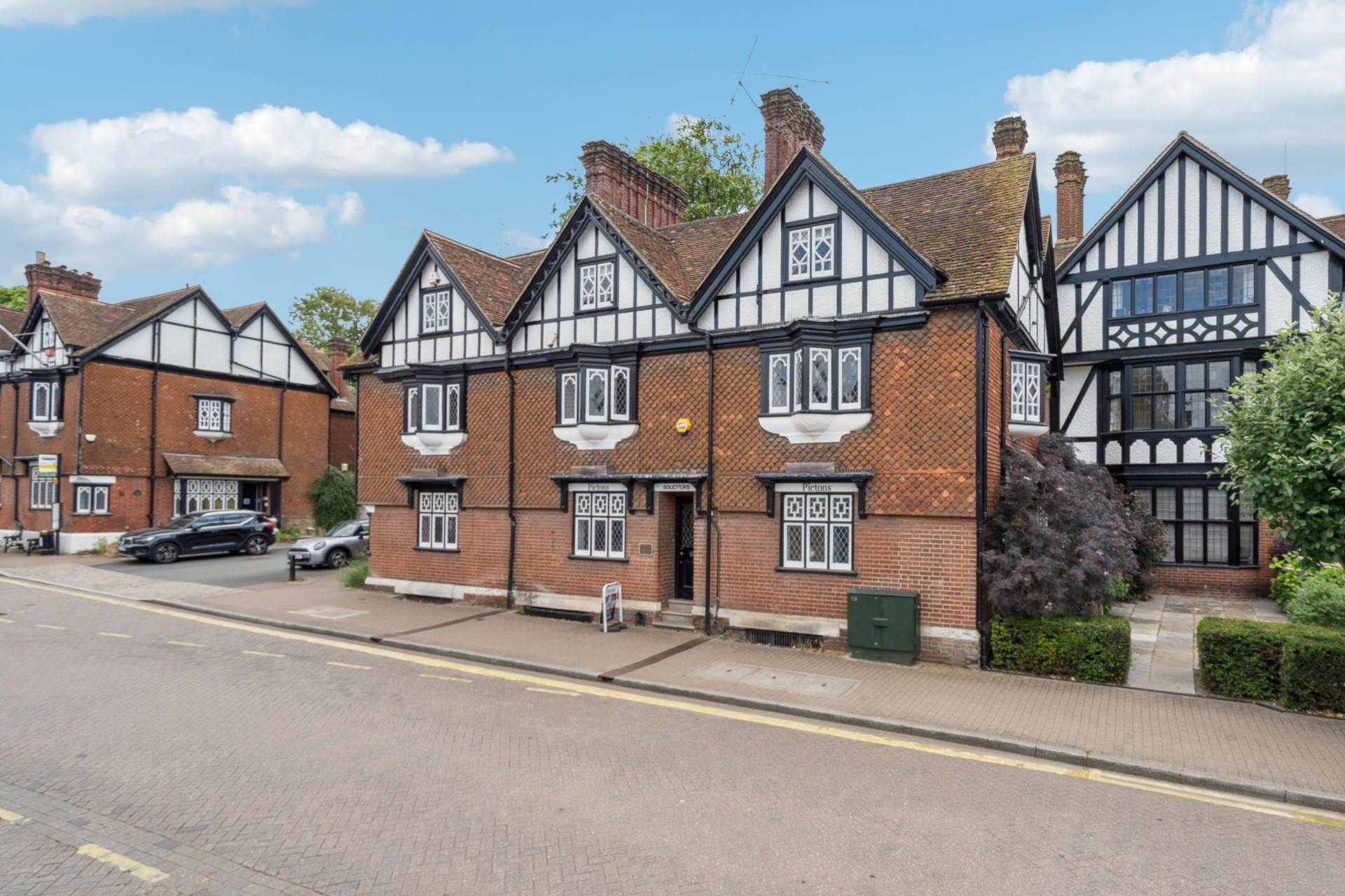 High Street, Tring, Image 15