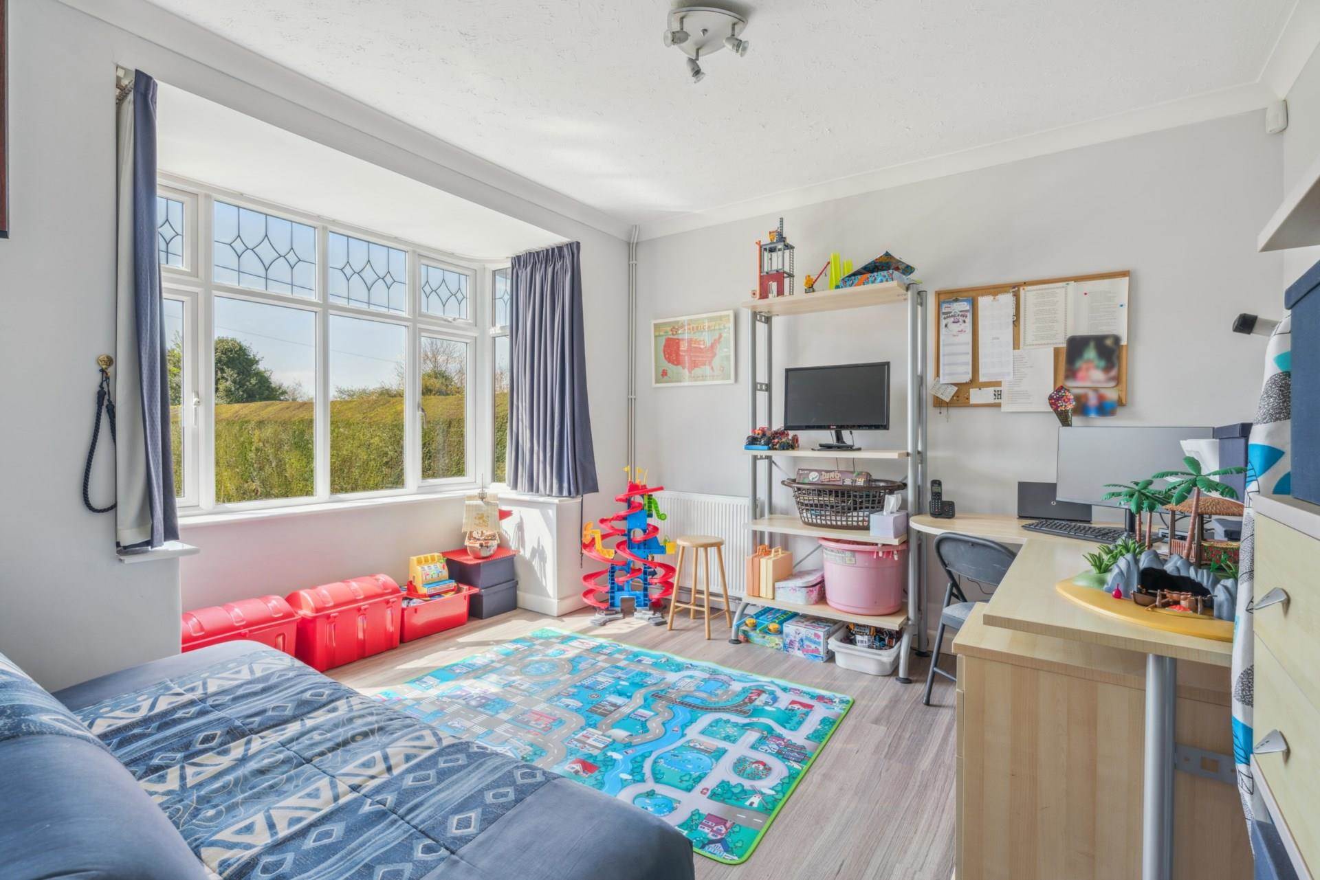 Aston Clinton, Image 10