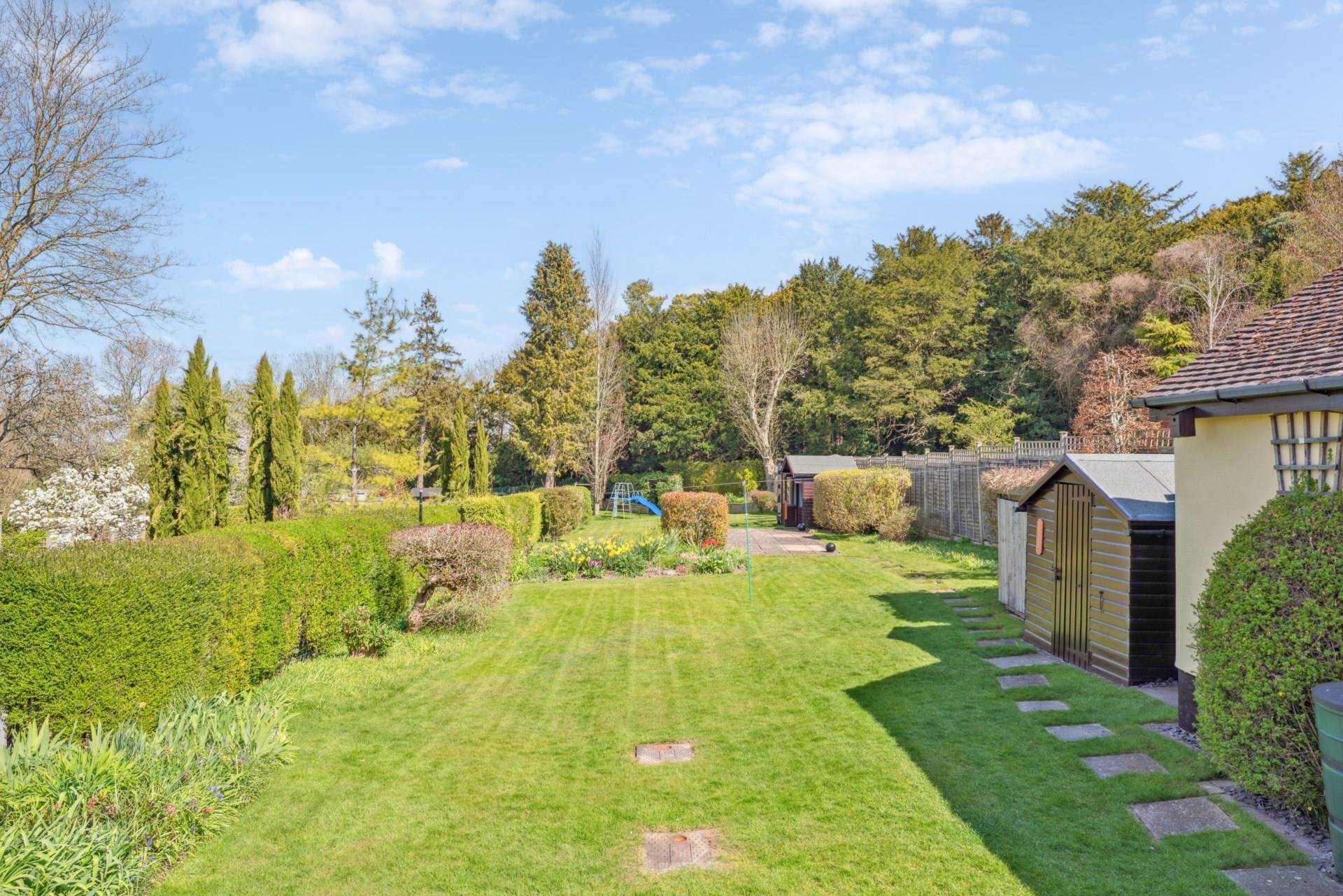 Aston Clinton, Image 2