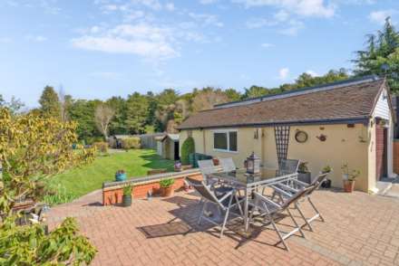 Aston Clinton, Image 17