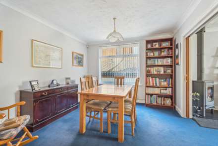Aston Clinton, Image 5