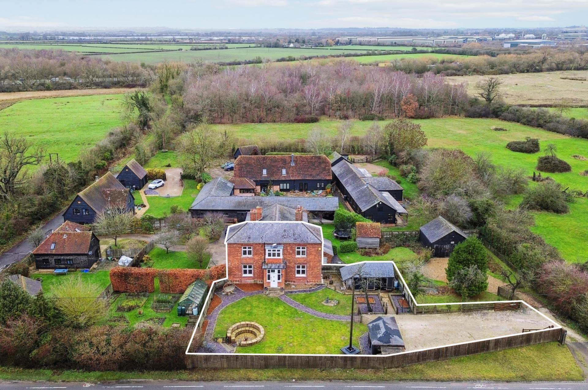 Aston Clinton, Image 1